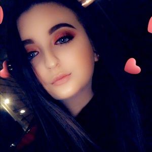 Meet your Posher, Alyssa